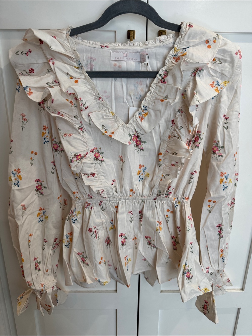 NWT Rachel Parcell Ruffle Poplin Blouse in Ivory Multi. Size Small